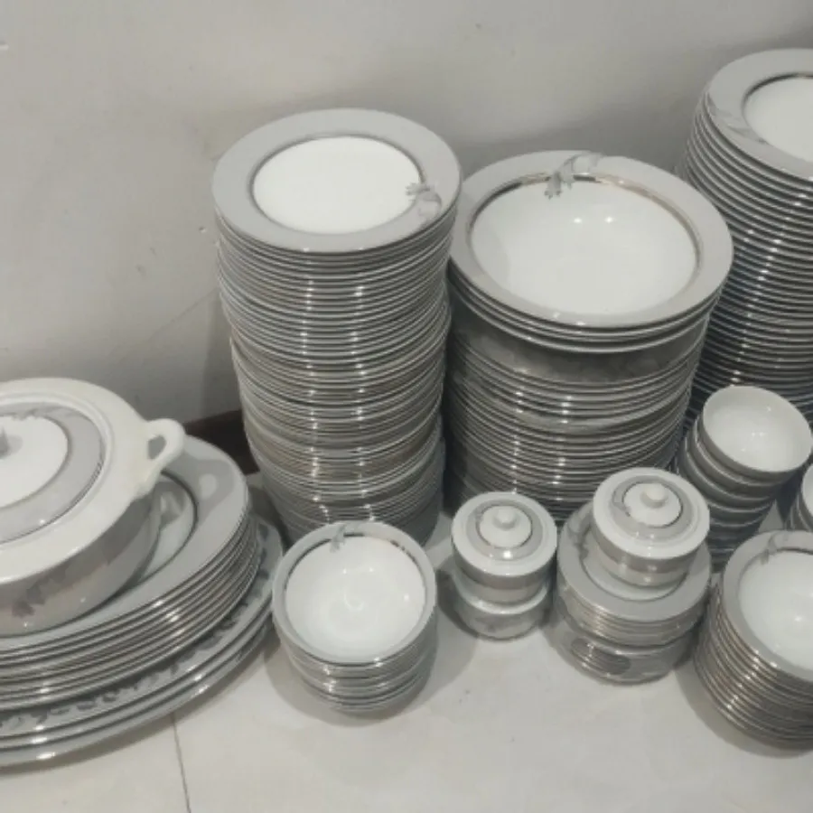 آبگوشت خوری الگانس