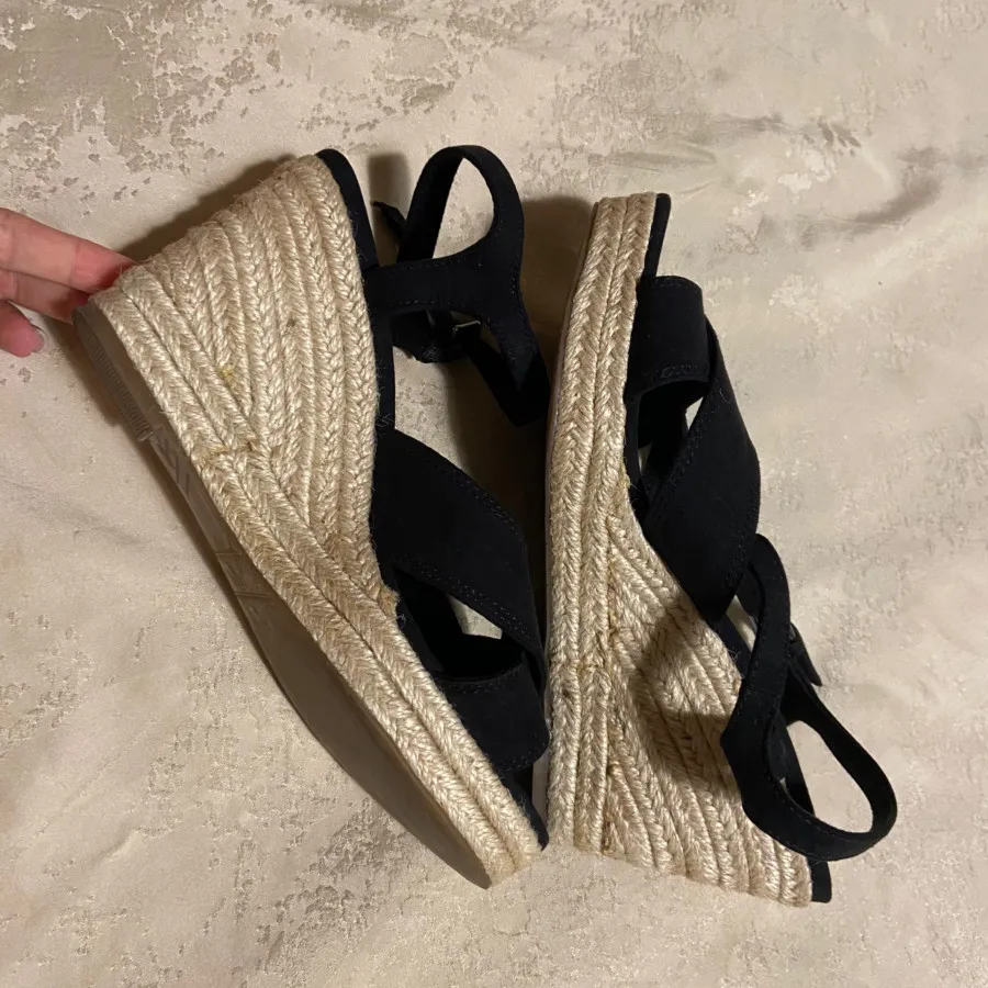 صندل مشکی اویشو