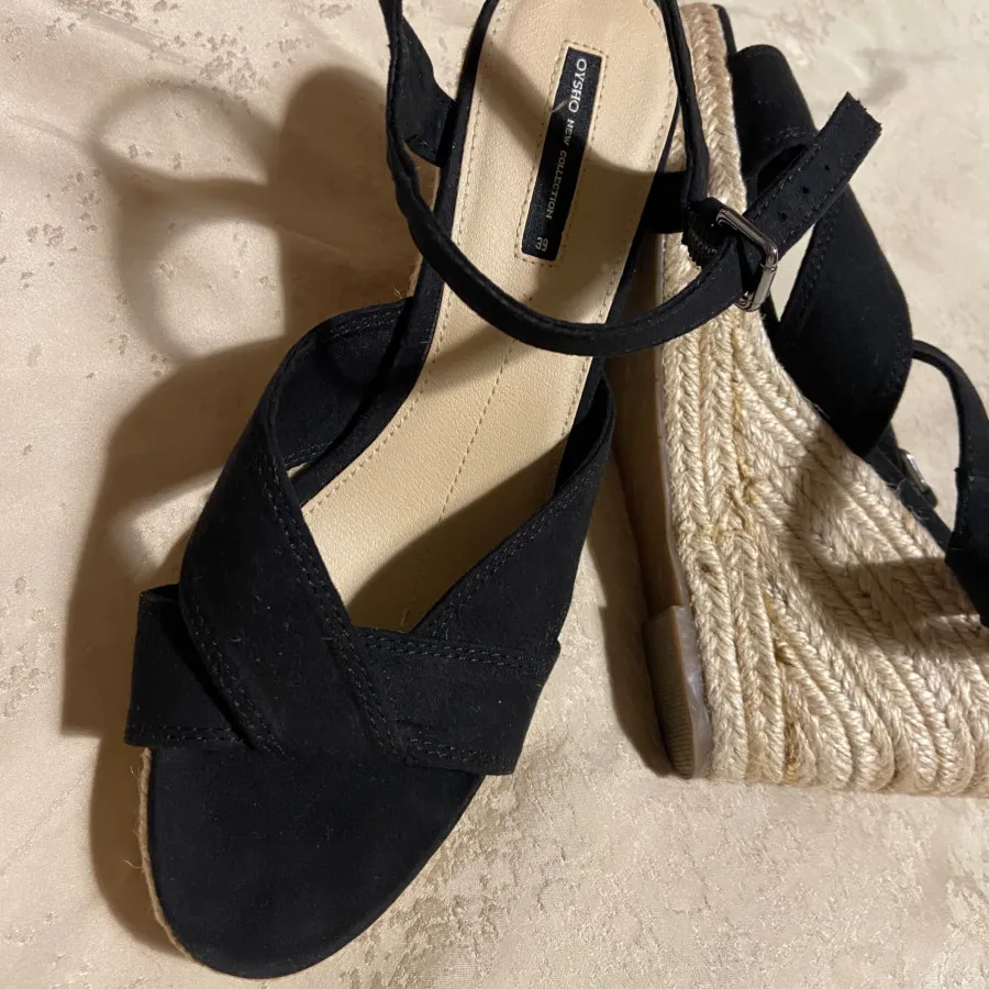 صندل مشکی اویشو