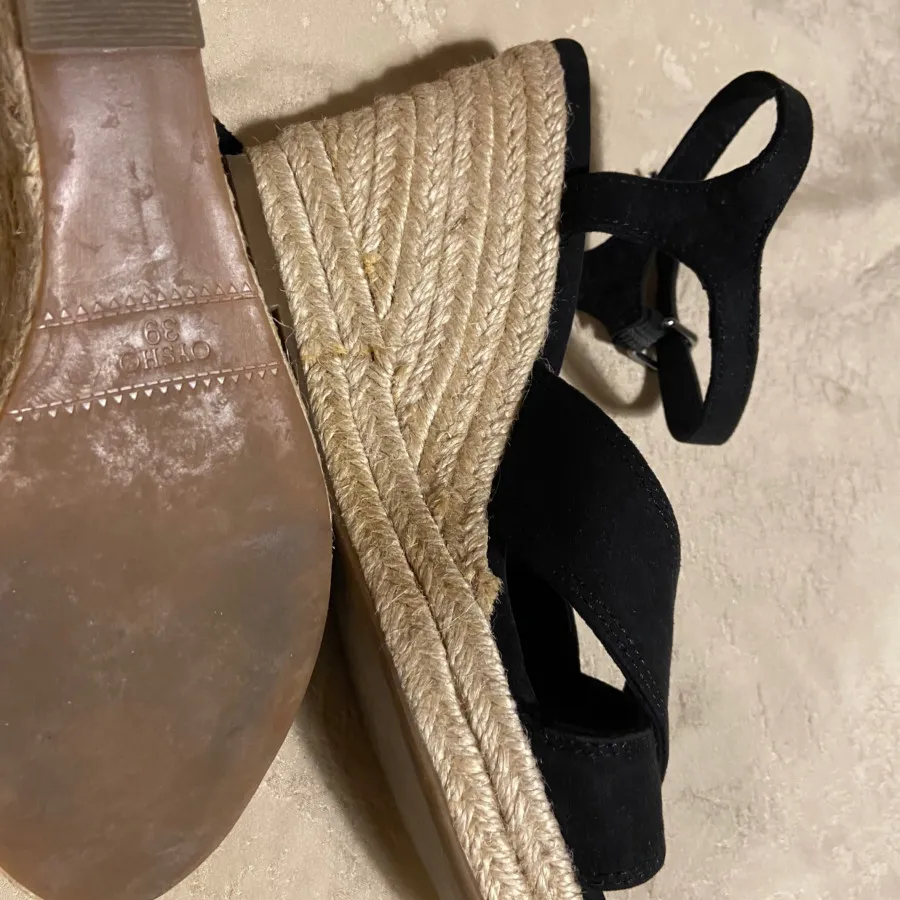 صندل مشکی اویشو