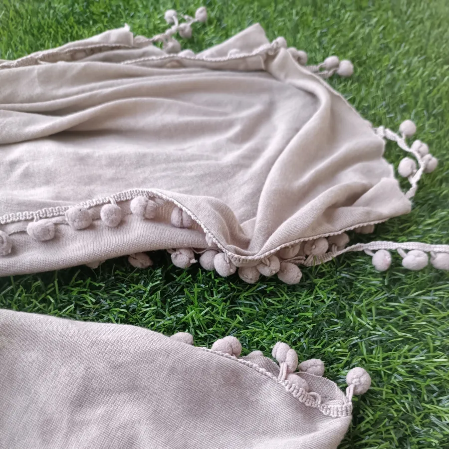 شال نخی دور گردن