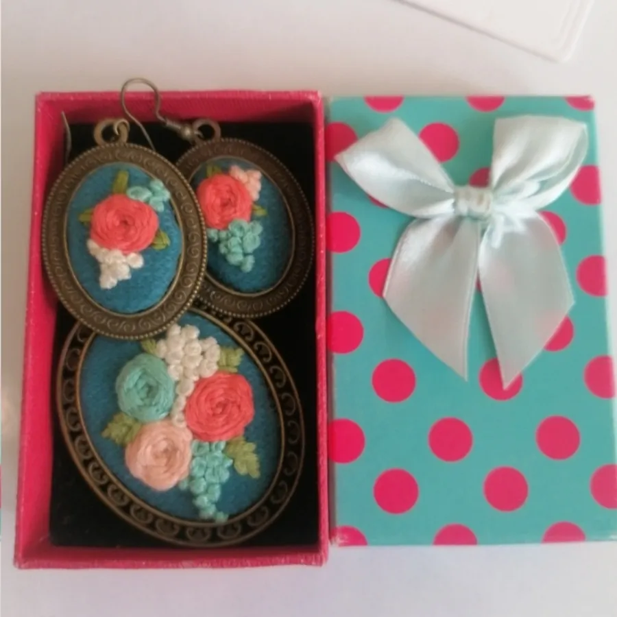 نیم ست گلدوزی فیروزه ای