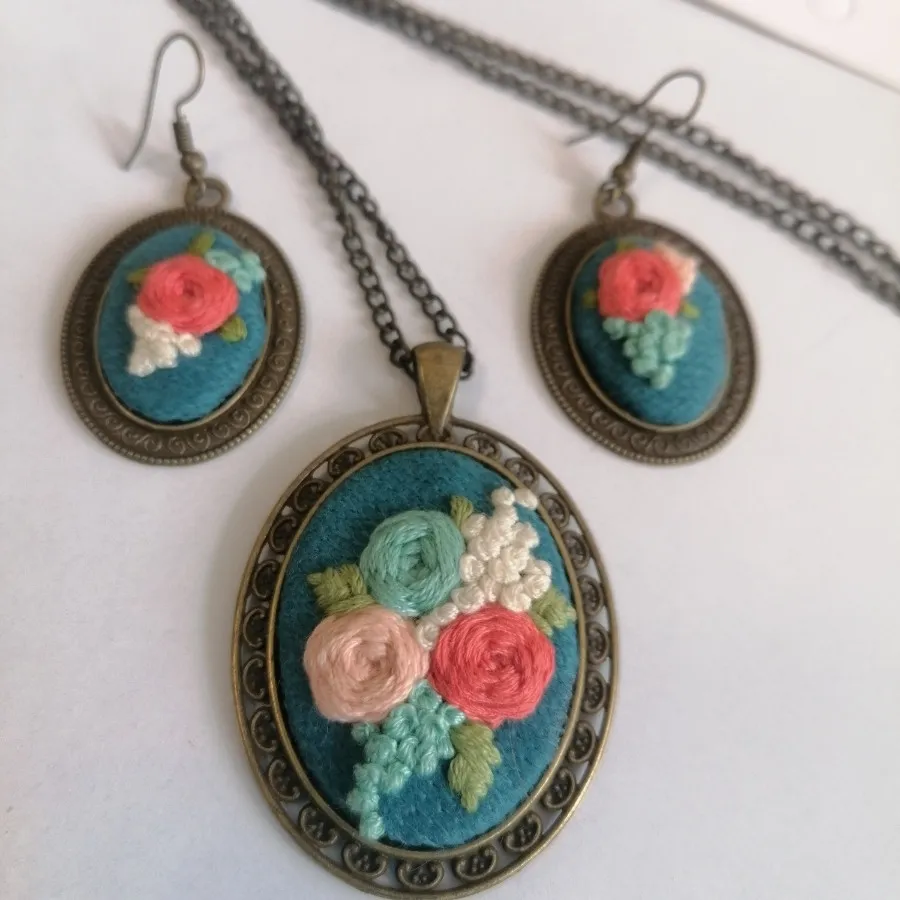 نیم ست گلدوزی فیروزه ای