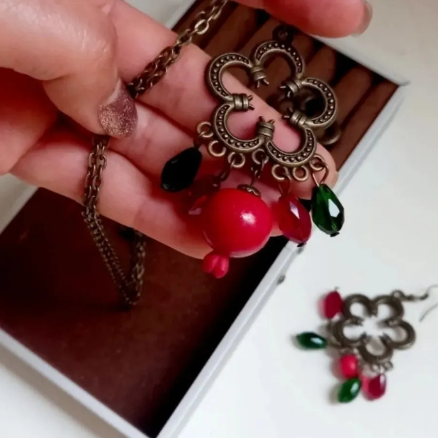 ست گوشوار و گردنبند یلدا