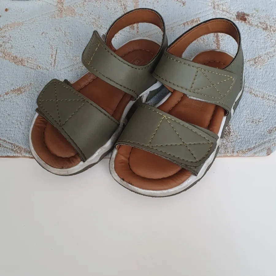 صندل اسپرت ال سی وایکیکی