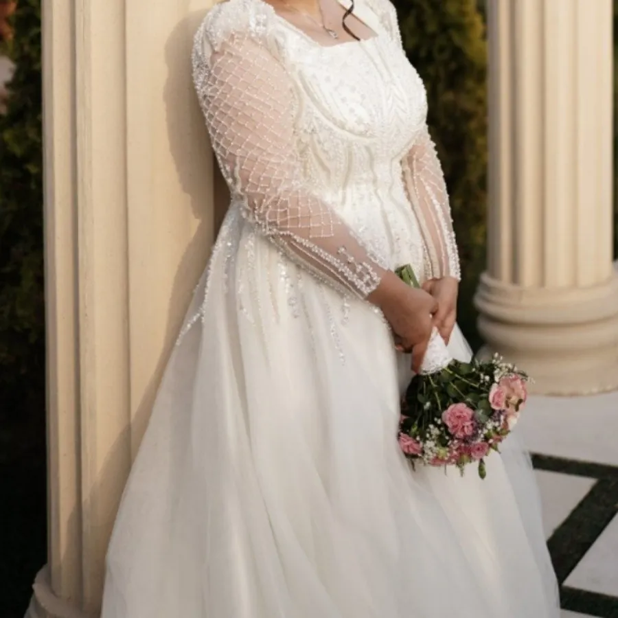 لباس عقد یا عروسی