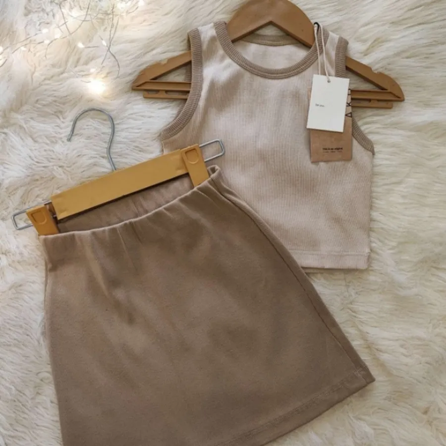 تاپ و دامن بچگانه