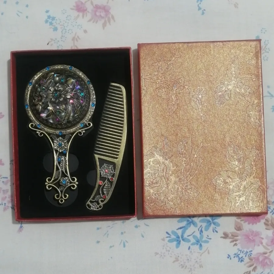 ست آینه و شانه