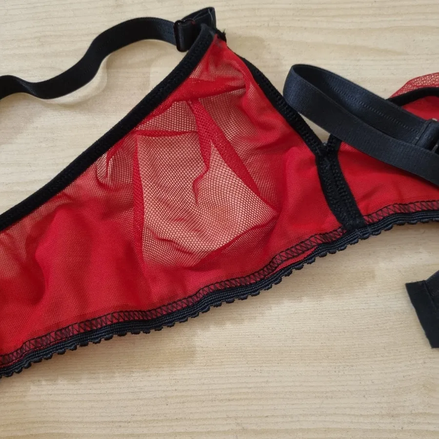 سوتین توری قرمز