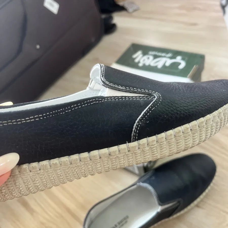 کفش کالج تبی