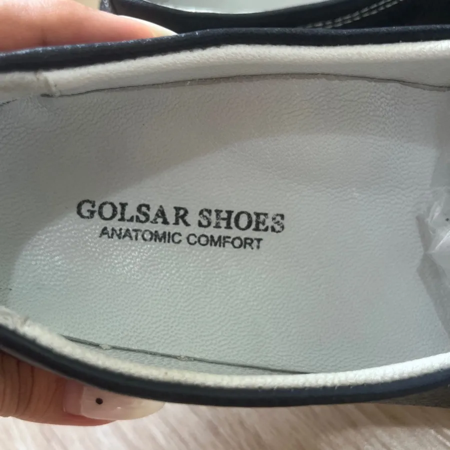 کفش کالج تبی