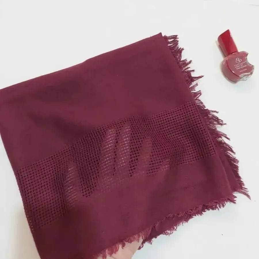 روسری زرشکی