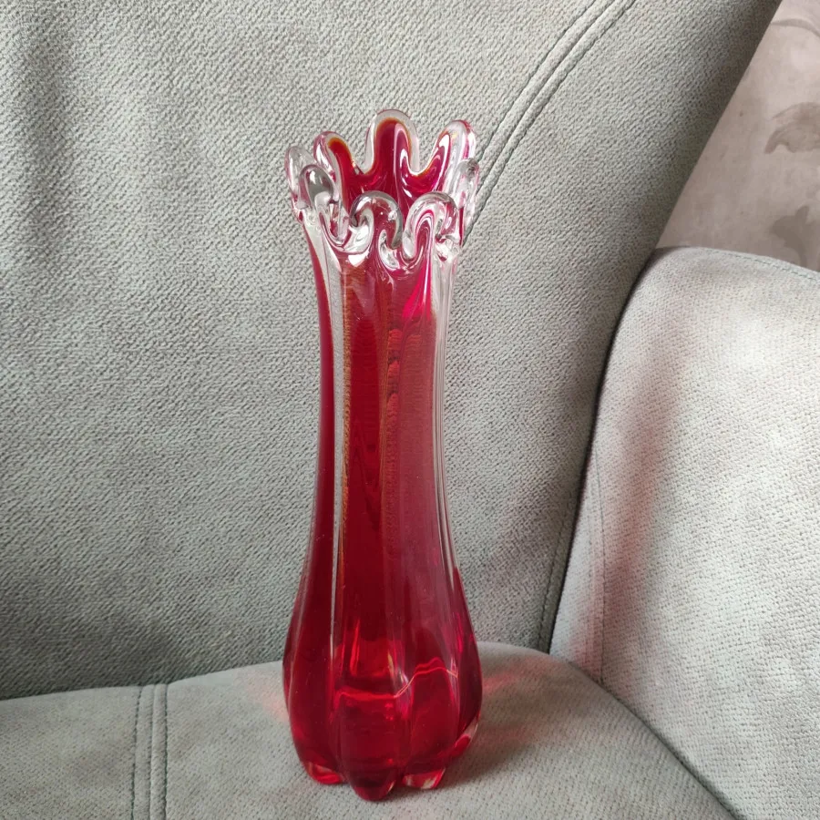 گلدان آنتیک و شکوفه