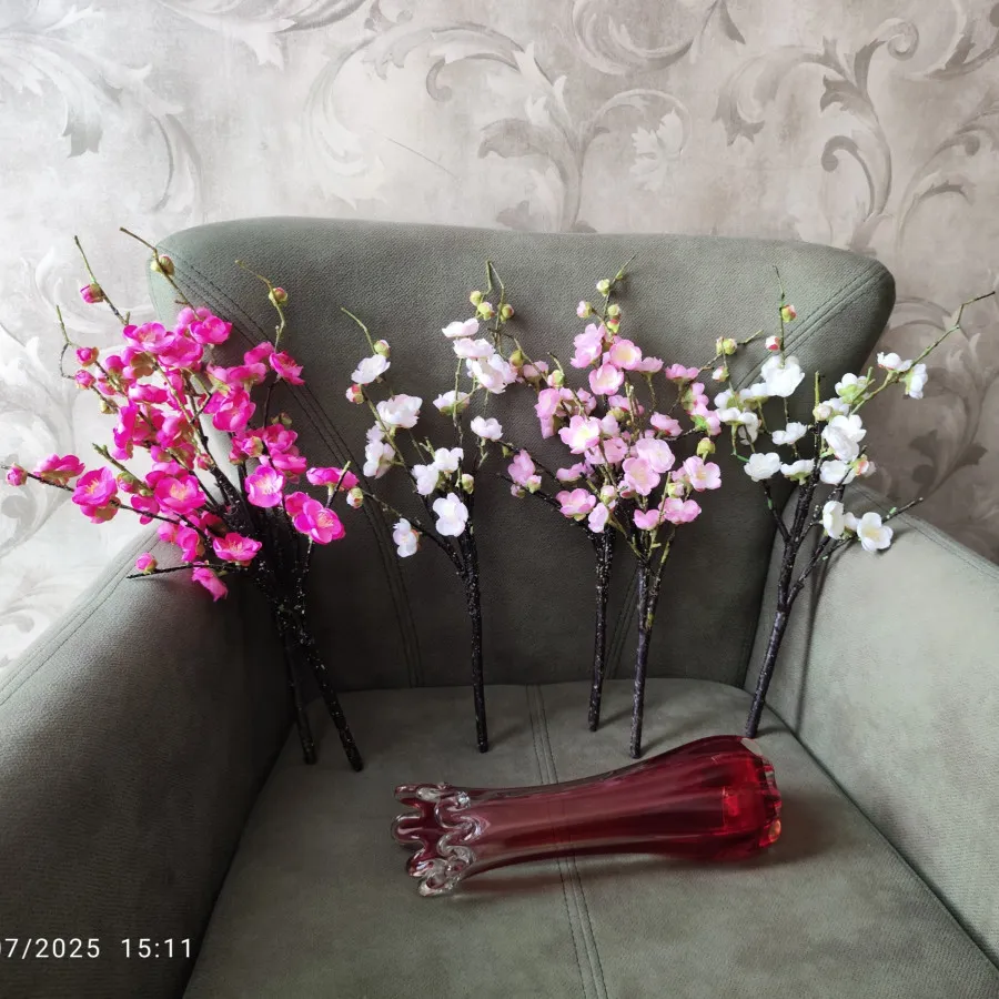 گلدان آنتیک و شکوفه