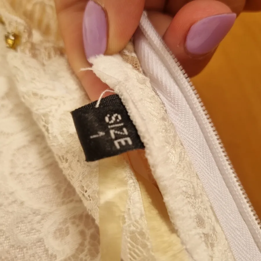 لباس مجلسی گیپور سفید