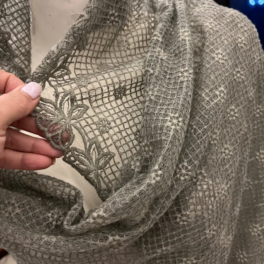 شال کنفی خامه دوزی