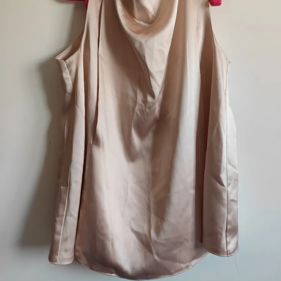 تاپ ساتن گل‌بهی