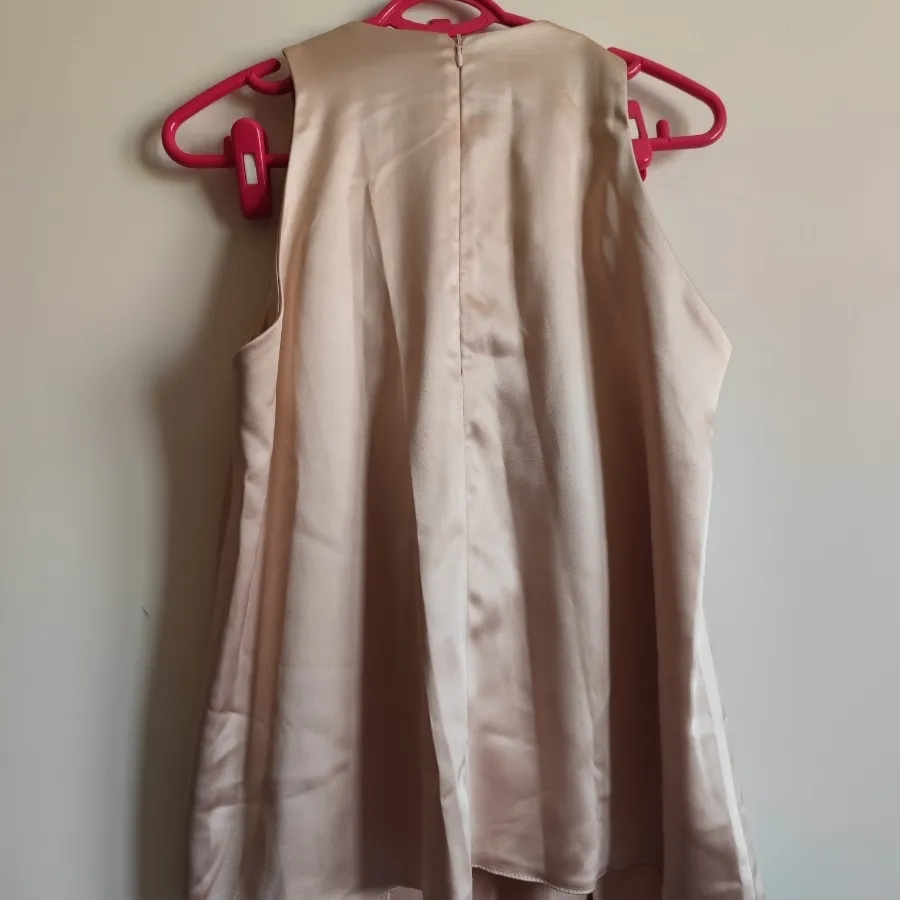 تاپ ساتن گل‌بهی