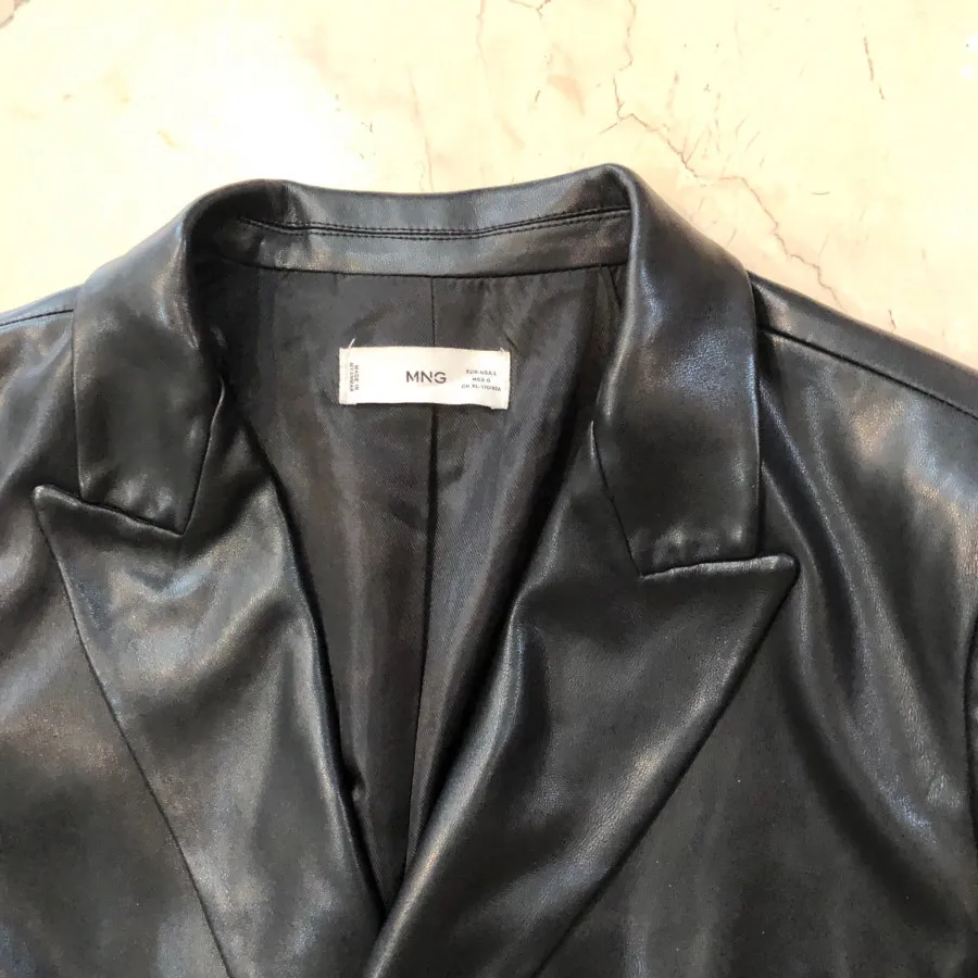 کت چرم منگو