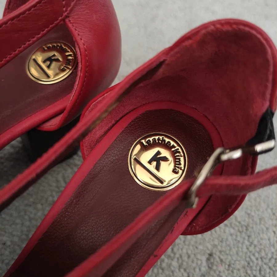 کفش چرم قرمز کیمیا