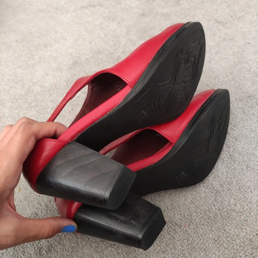 کفش چرم قرمز کیمیا