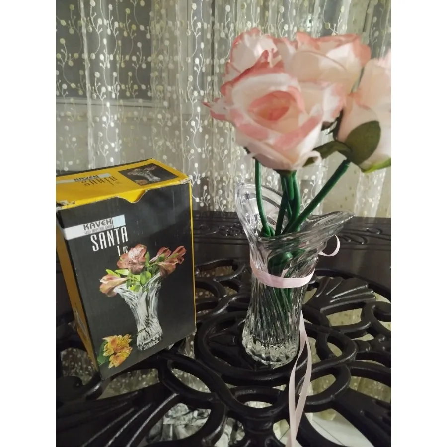 گل مصنوعی وگلدان شیشه ای