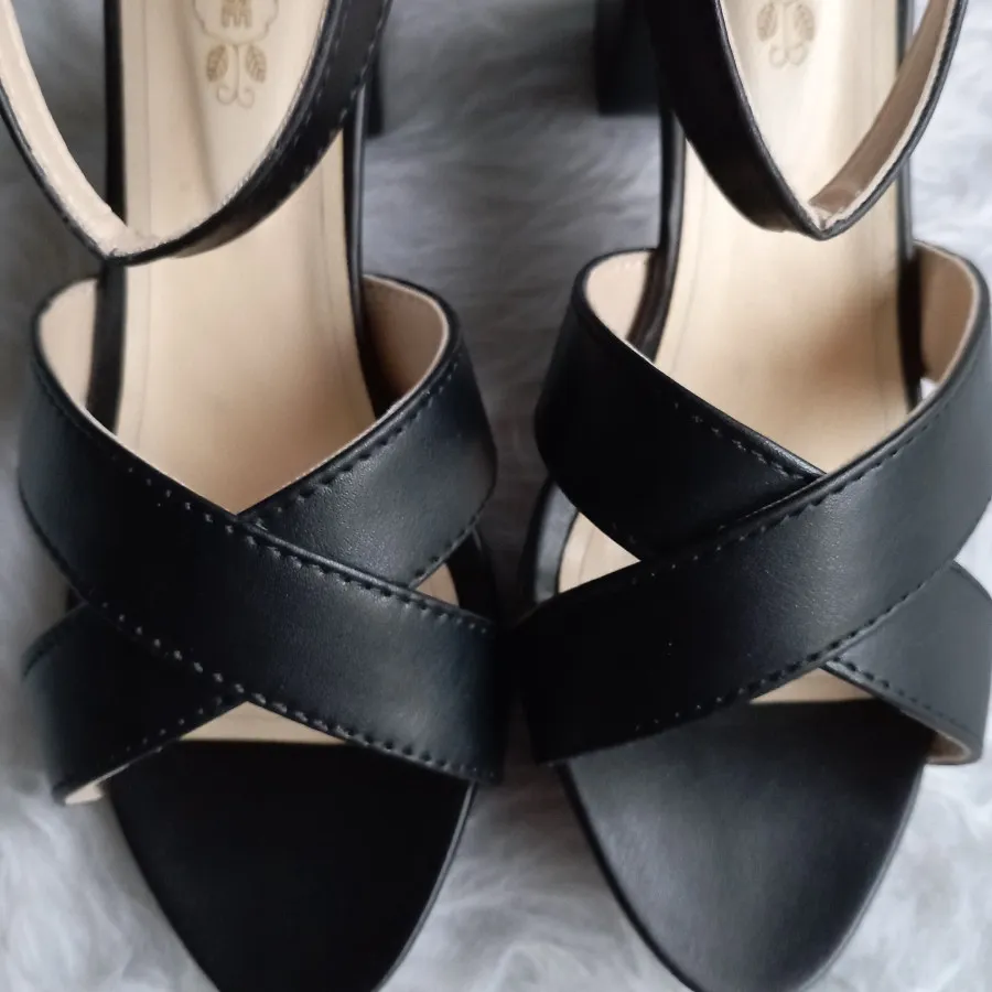 صندل پاشنه دار مدل سوسن