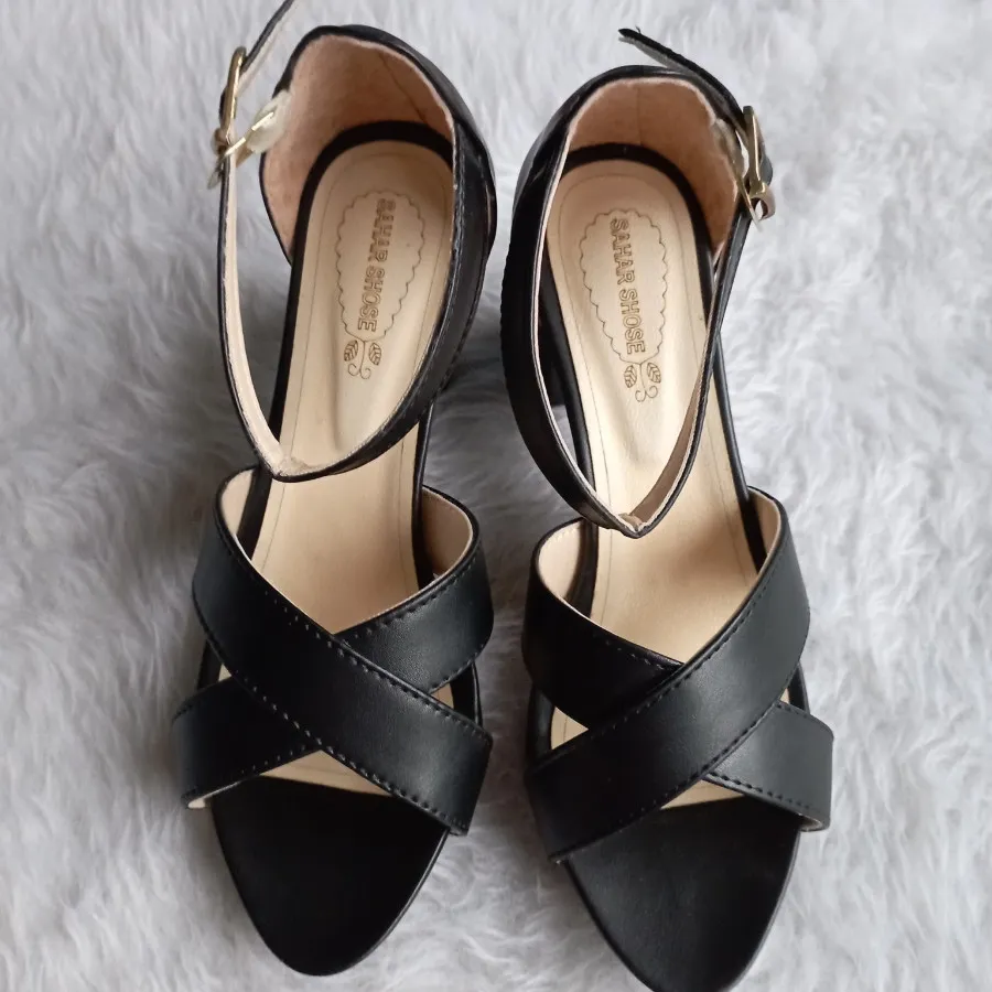 صندل پاشنه دار مدل سوسن