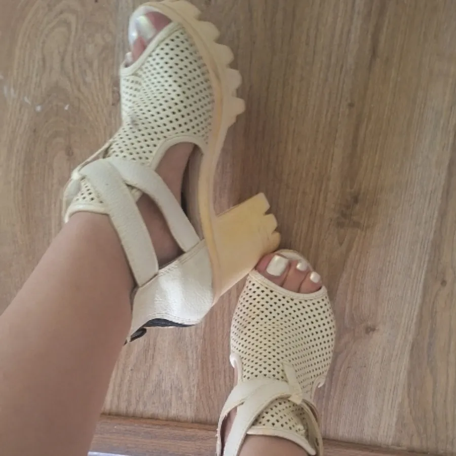 کفش پاشنه بلند زنانه