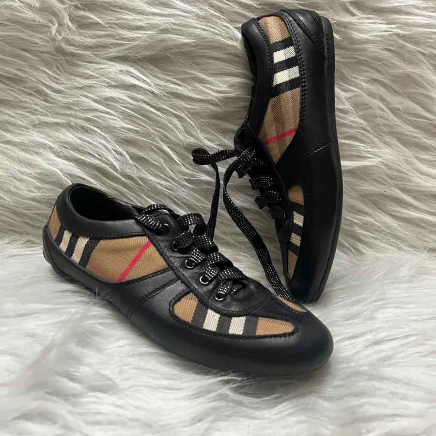 اسنیکرز Burberryسایز 37