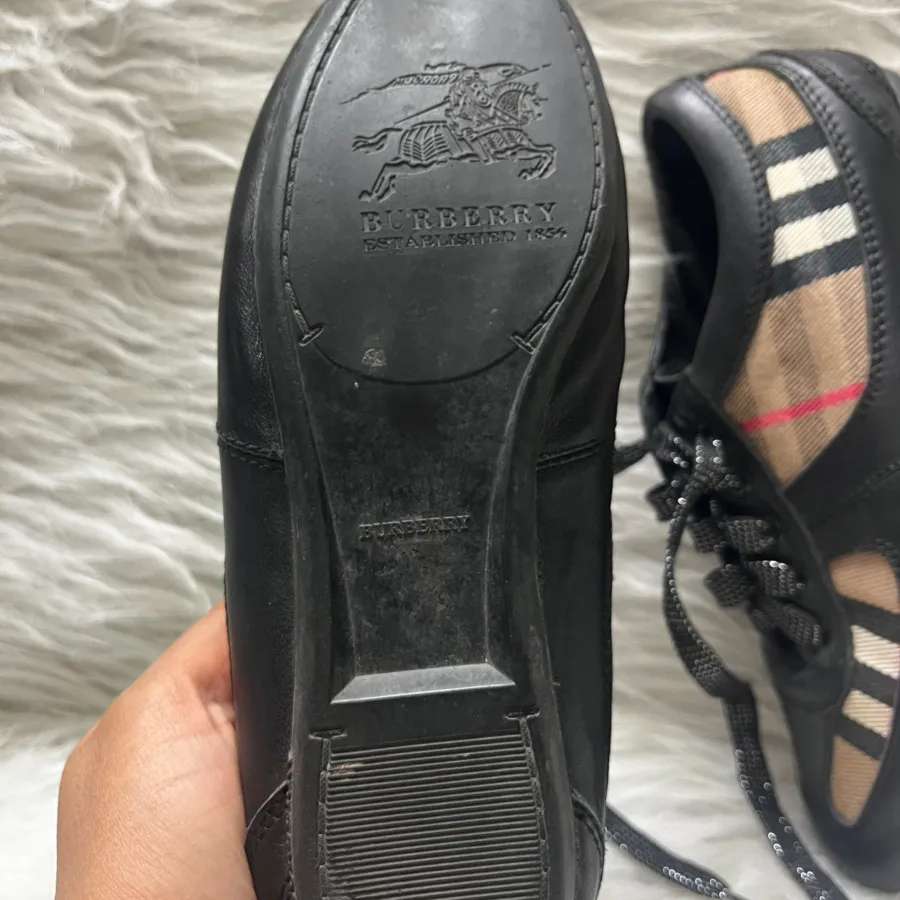 اسنیکرز Burberryسایز 37