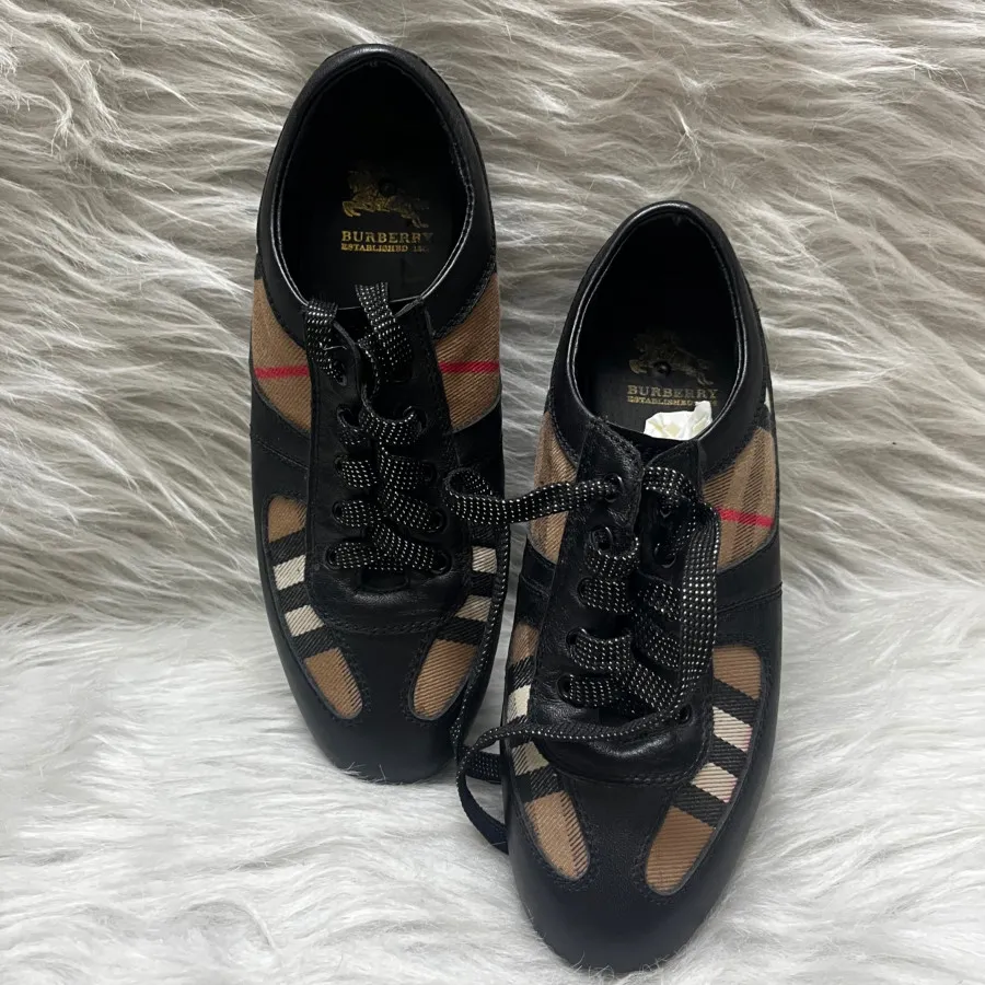 اسنیکرز Burberryسایز 37
