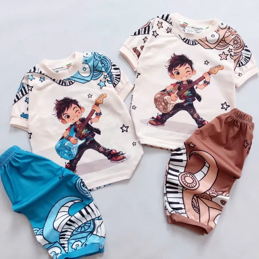 تیشرت شلوارک پسر و گیتار