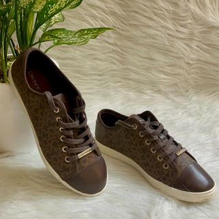 کفش اسنیکرز DKNYسایز 38