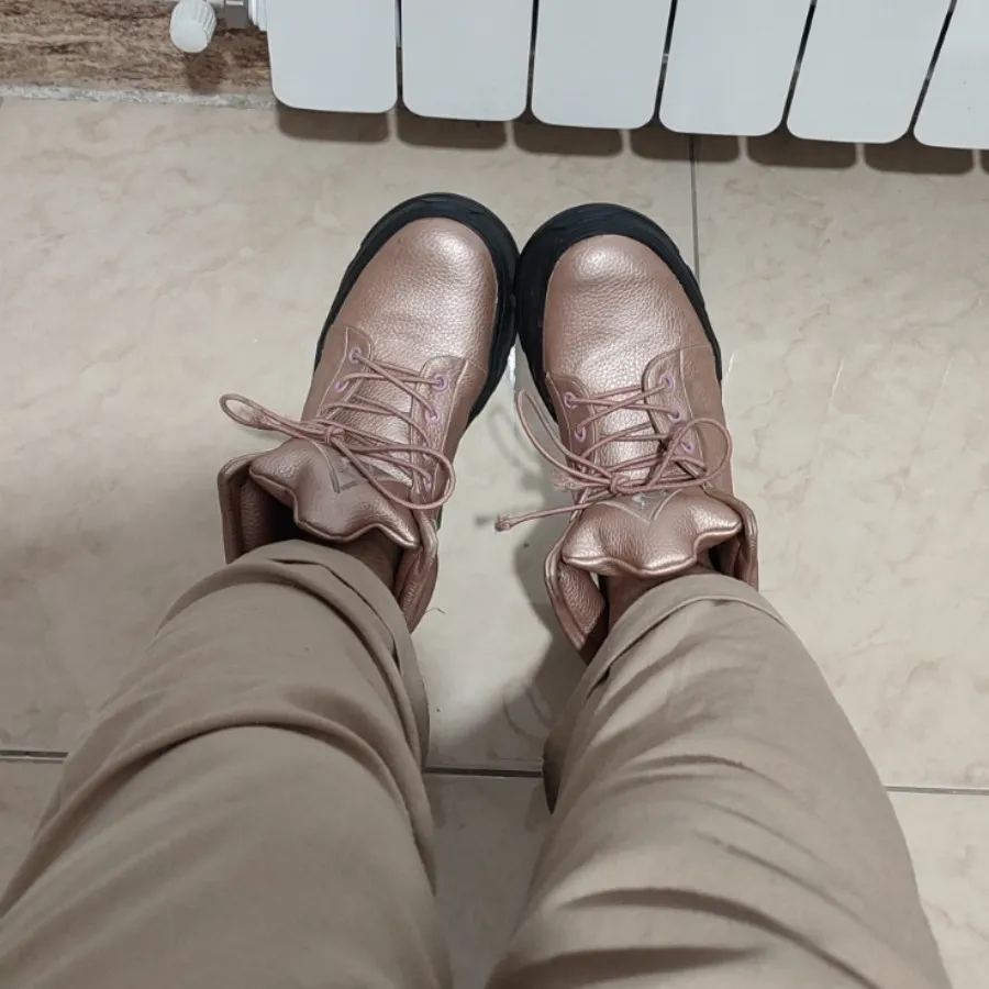 کتونی چرم رزگلد