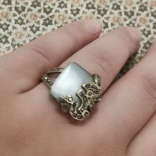 انگشتر برنجی نگیندار