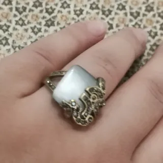 انگشتر برنجی نگیندار