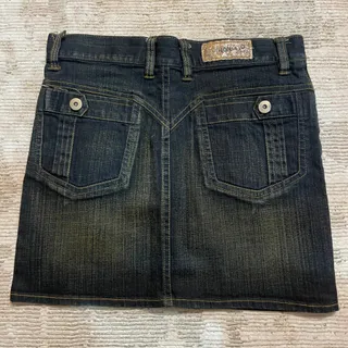 شلوارک قرمز و دامن لی ابی