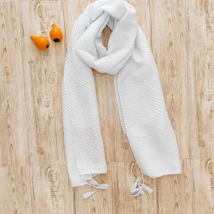 شال پلیسه سفید