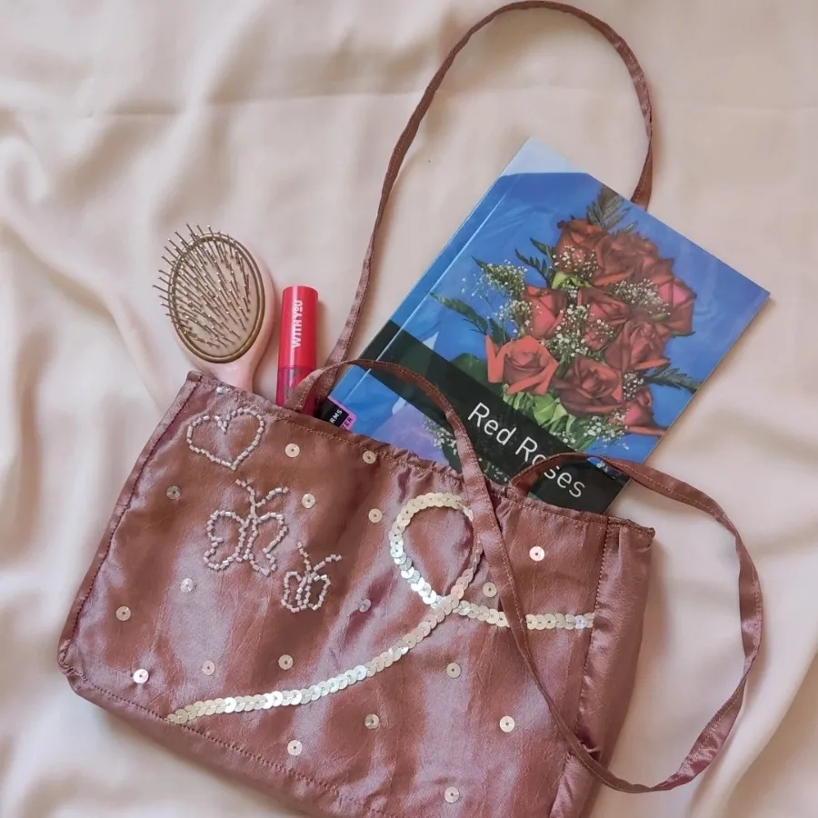 کیف پروانه‌ای پولک دوزی