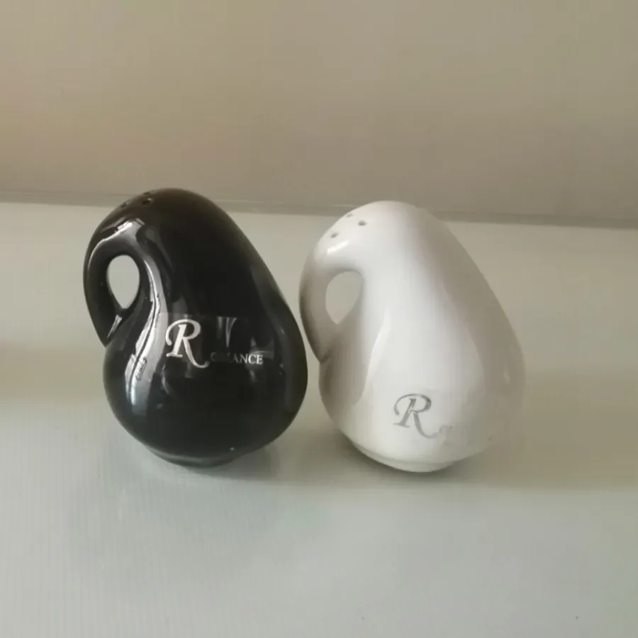 نمکدان رومنس سفید مشکی