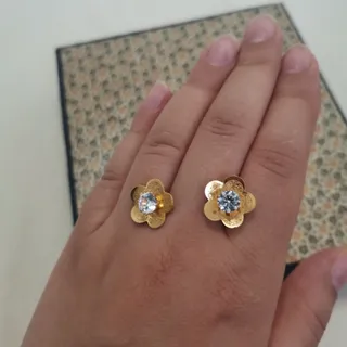 گوشواره طلایی گل نگین دار