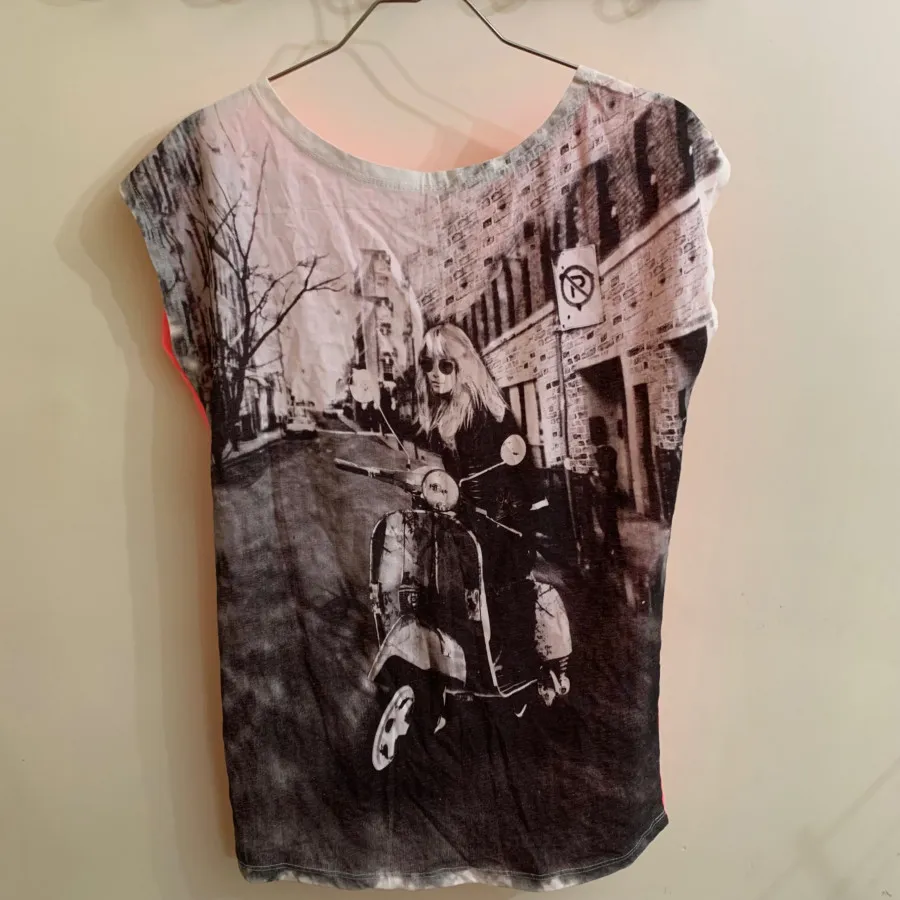 تیشرت سفید مشکی ترک