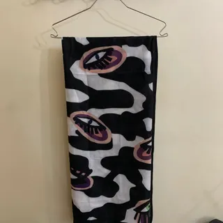 روسری سفید مشکی طرحدار