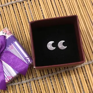 گوشواره ماه و نگین