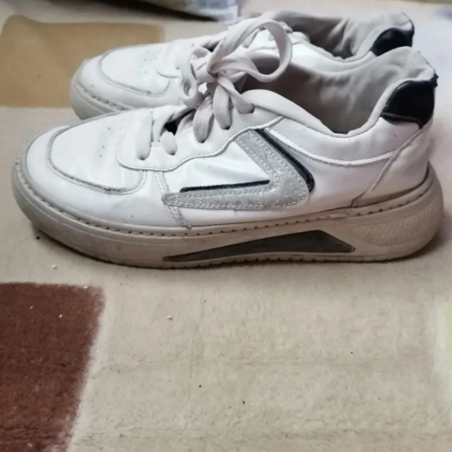 ونس سفید. کتونی سفید