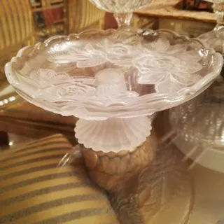 ظرف پایه دار