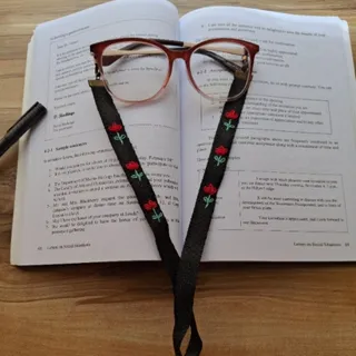 بند عینک گلدوزی