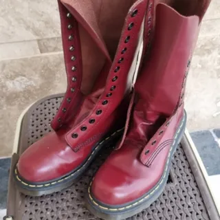 بوت دکتر مارتن زرشکی 37