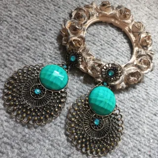 گوشواره سیاه قلم